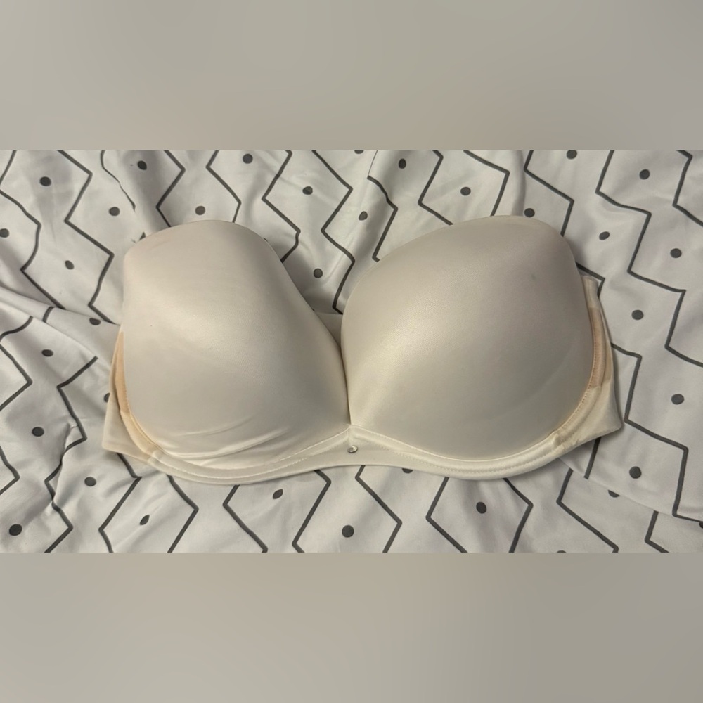 Victoria's Secret Cream Bra